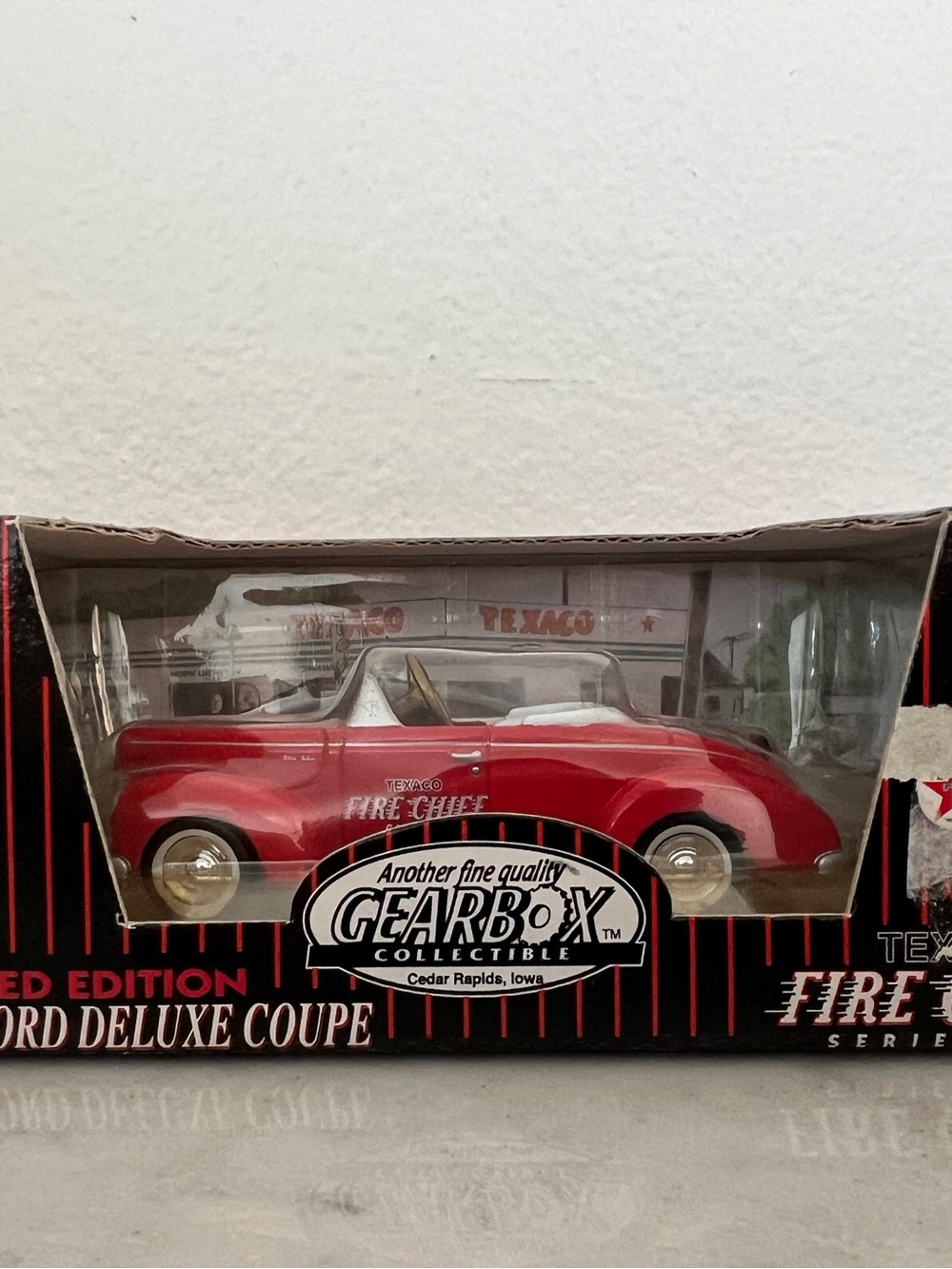 Nostalgic Diecast Car Gearbox Collectibles Limited Edition1940 Ford Deluxe Coupe
